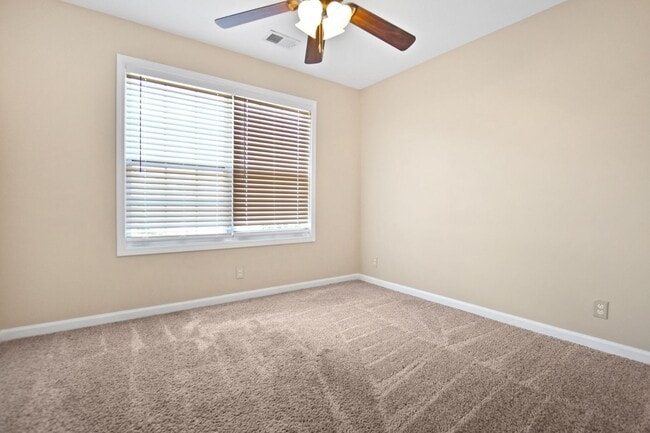Building Photo - Pet Friendly Three Bedroom!