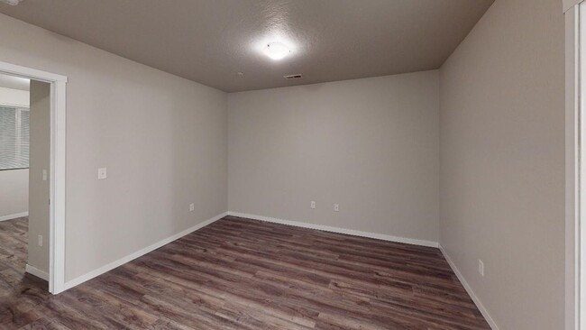 Building Photo - 3 bedroom 2 bathroom townhome in Box Elder