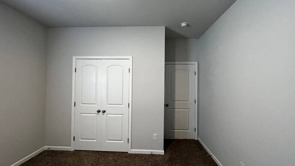 Building Photo - 389 Northlake Dr