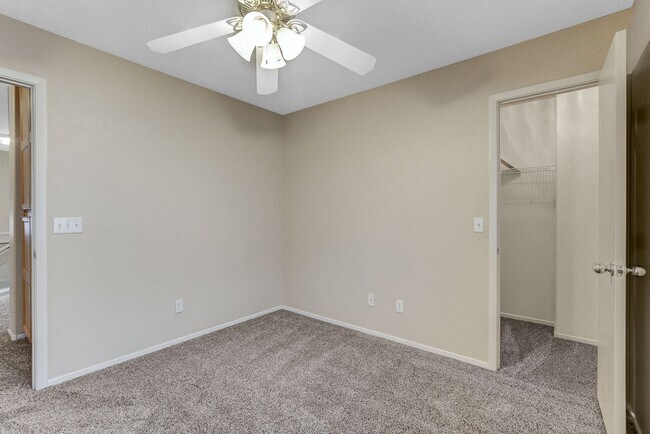 Building Photo - 2 Story 4 bedrooms 2.5 Bathrooms 2 car garage.