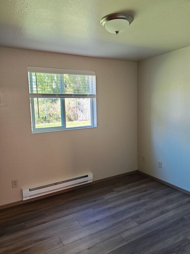 Building Photo - Renovated 1 bedroom unit!