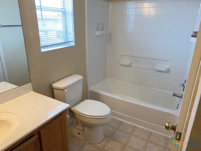 Building Photo - 5604 Bertha Dr