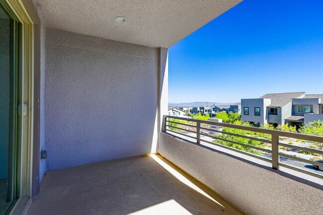 Building Photo - Summerlin Beauty With Bed and Bath On 1st Floor