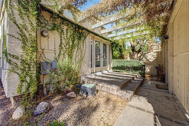 Building Photo - 3145 Bel Air Dr