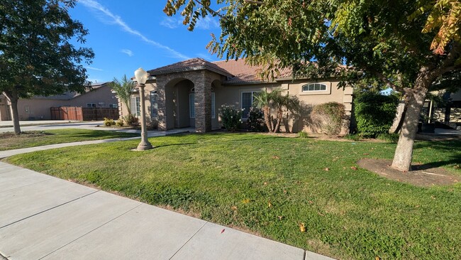 Primary Photo - Immaculate 4 Bedroom 2.5 Bath Home in Sierra Meadows