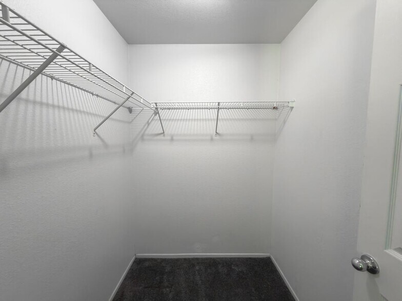 Building Photo - 8959 Wedgewood Ct