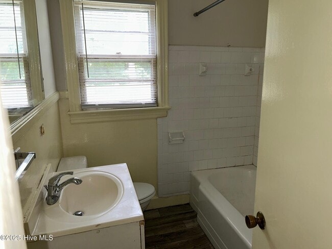Building Photo - 2608 Jackson Dr