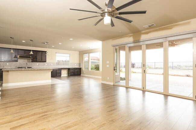 Building Photo - 5bd/3ba, 3969 sq ft Home in Gated Community in Vista!