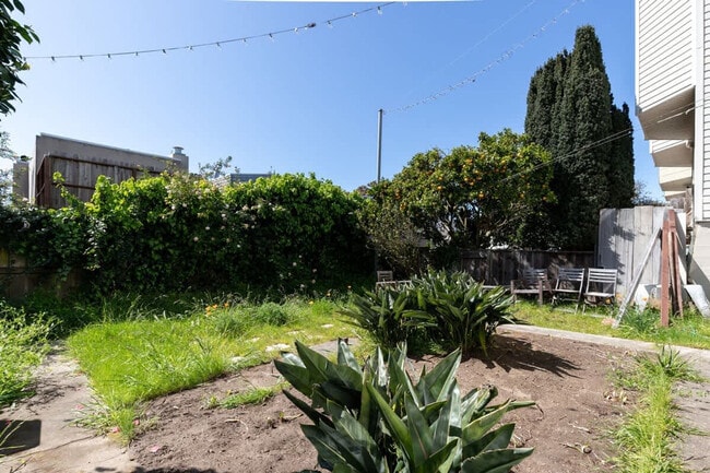 Building Photo - 210 Lone Mountain Terrace