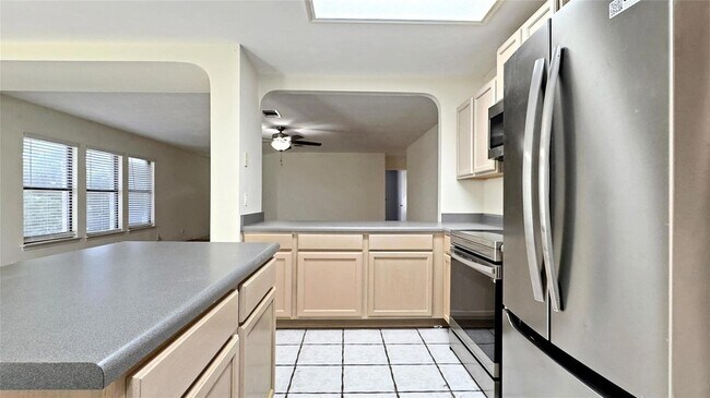 Building Photo - 12810 Bartholdi St