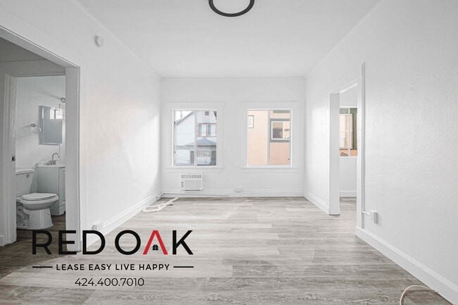 Building Photo - 822 S Park View St