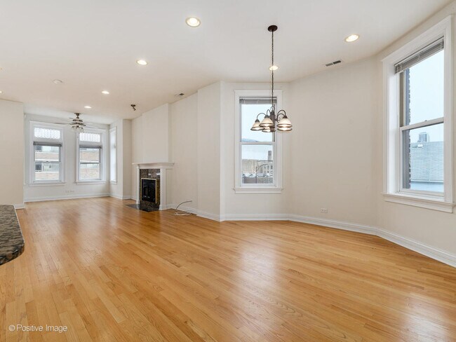Building Photo - 709 W Diversey Pkwy