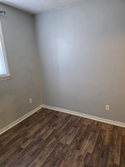 Building Photo - 404 N Daggett St