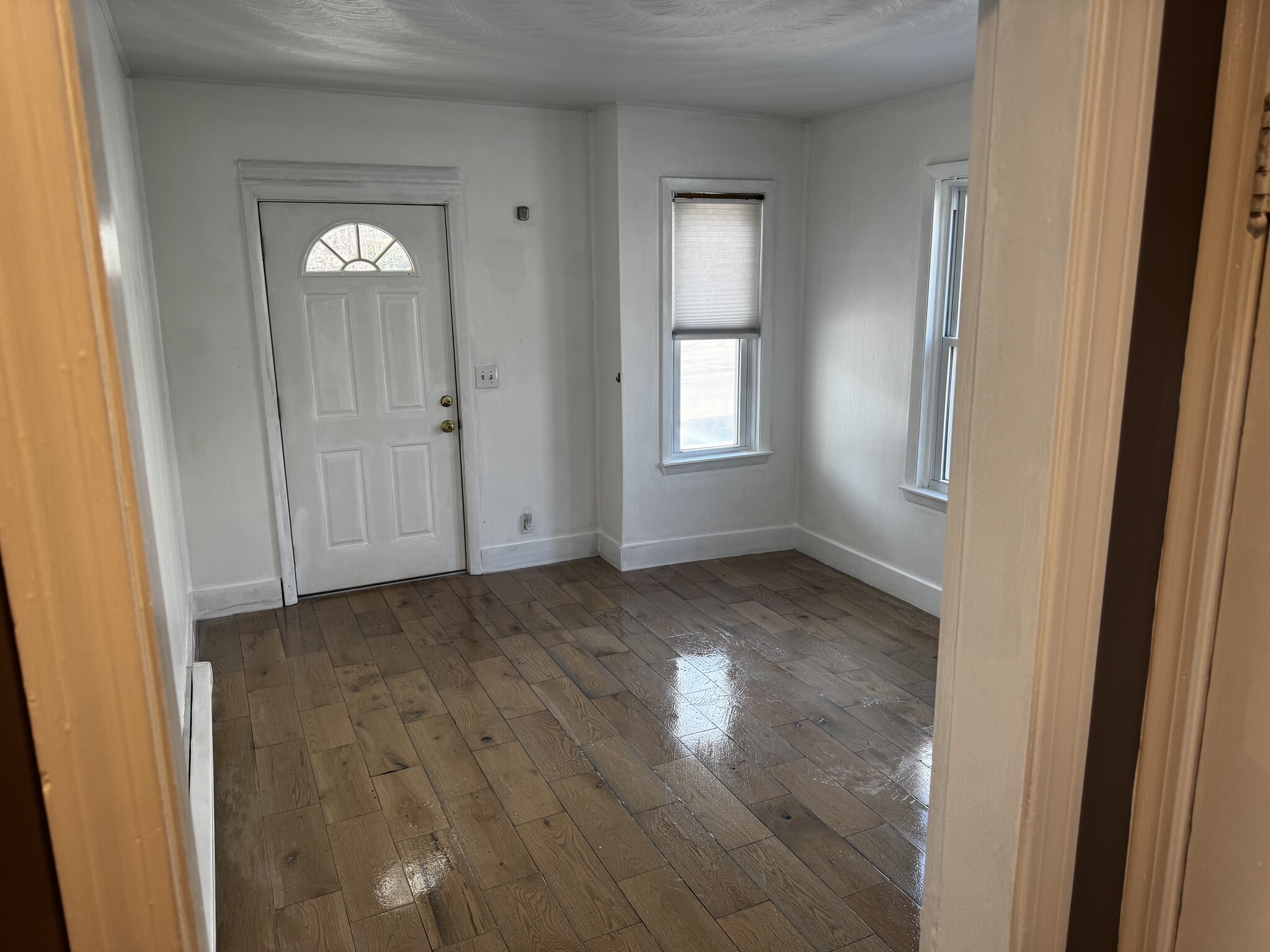 Living room - 292 Elm St