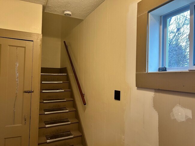 Building Photo - 17 Lincoln St