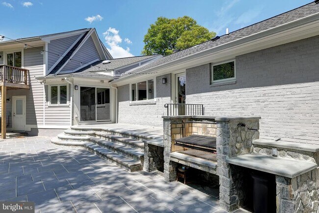 Building Photo - 5400 Williamsburg Blvd