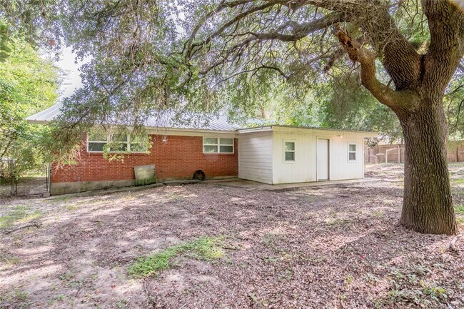 Building Photo - 604 Hayman St