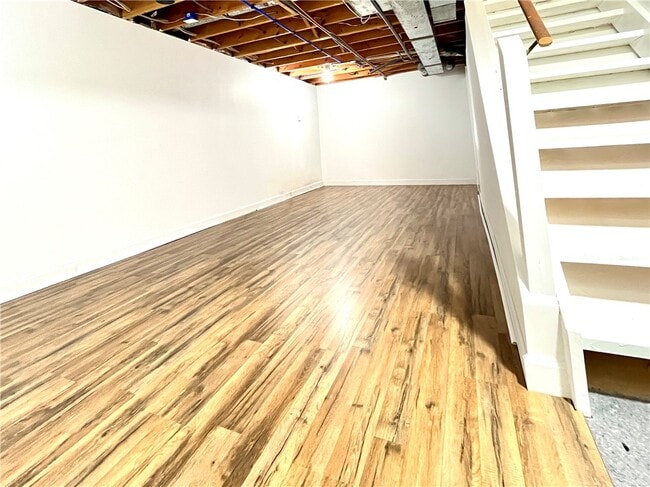Building Photo - 3 Treetop Dr