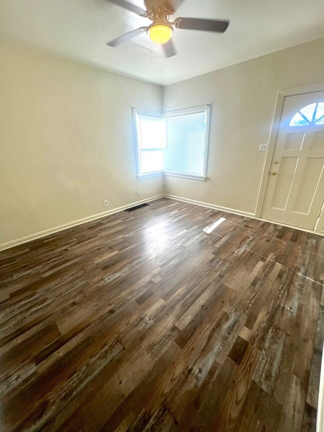 Building Photo - 424 N 13th Ave