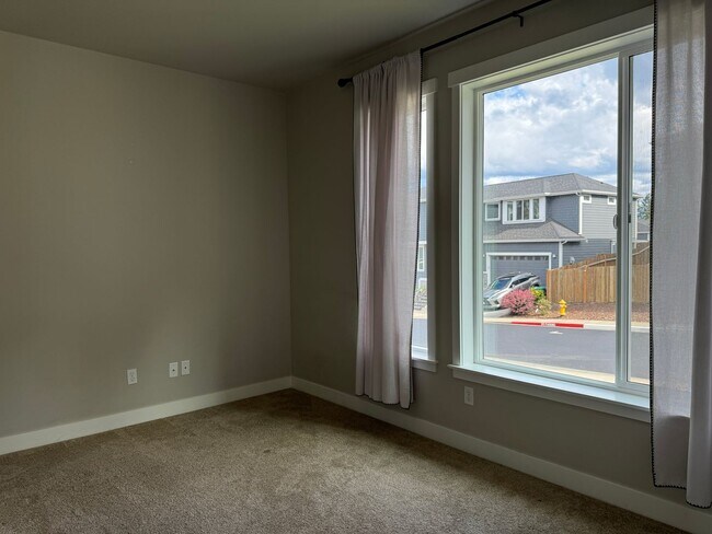 Building Photo - Wonderful Central Kitsap 4 bedroom in Village View neighborhood...now available