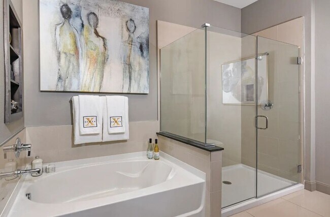 Building Photo - Ultra Luxury, Across from West End, Exquis...