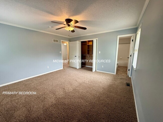 Building Photo - 2421 NE Carousel Cir