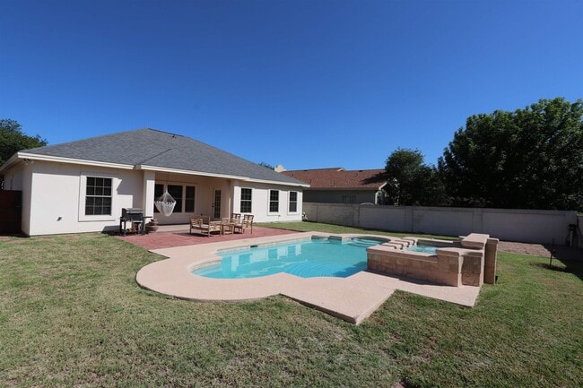 Building Photo - 10514 Winrock Dr