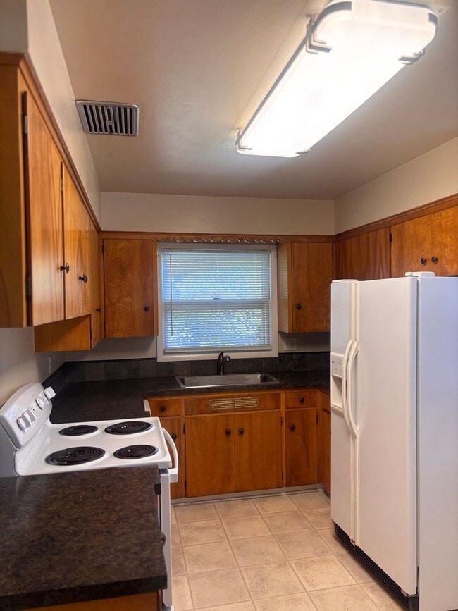 Building Photo - 9851 SE 43rd Ave
