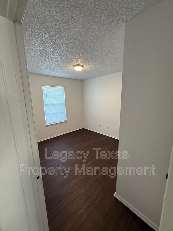 Building Photo - 1715 Short St