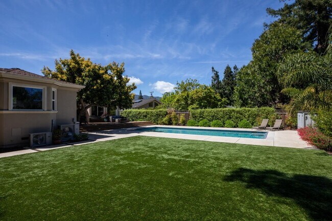 Building Photo - 955 Stanley Ave