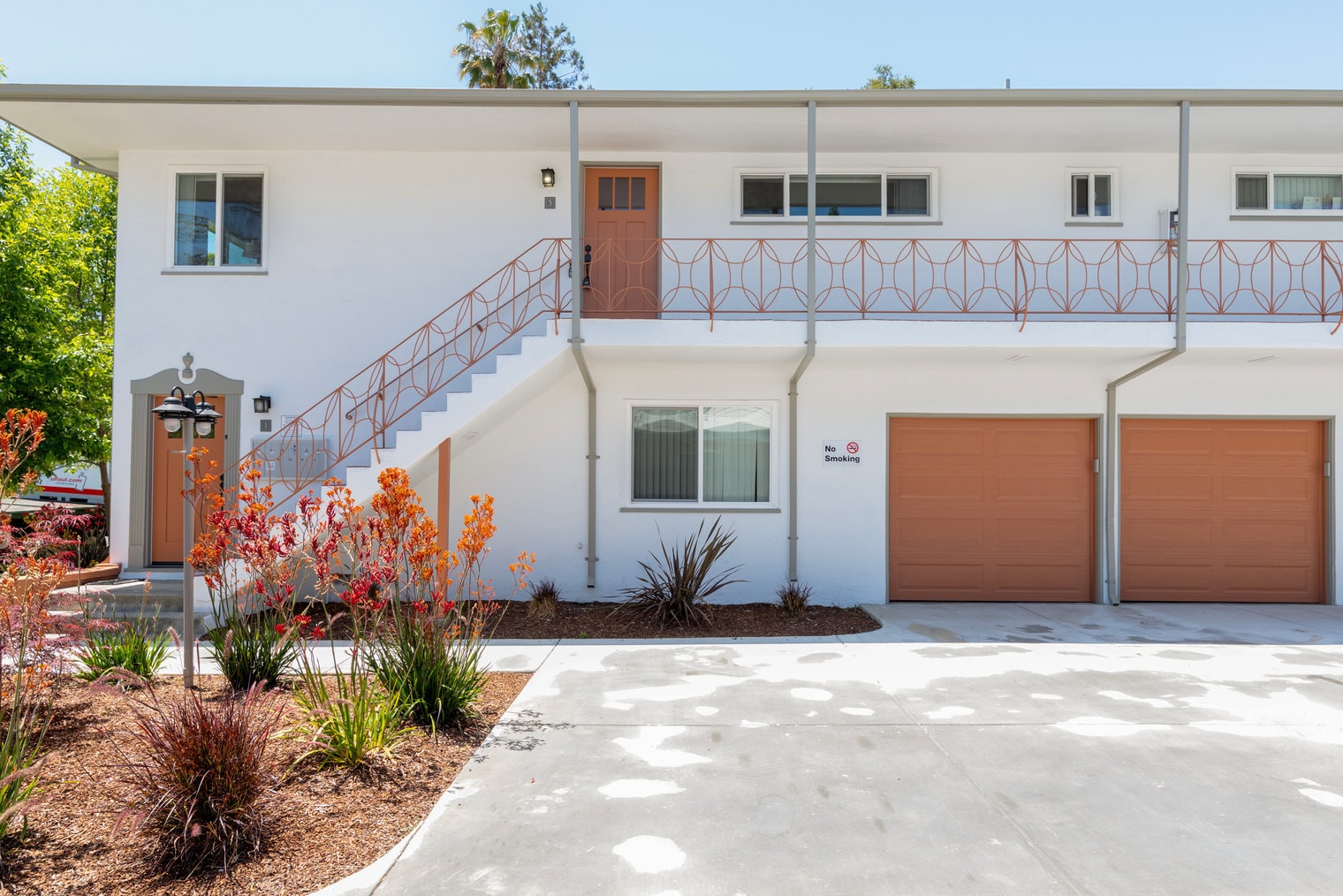 Building Photo - 838 Roble Ave