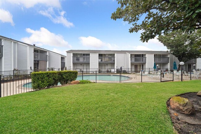 Building Photo - 13151 Walden Rd