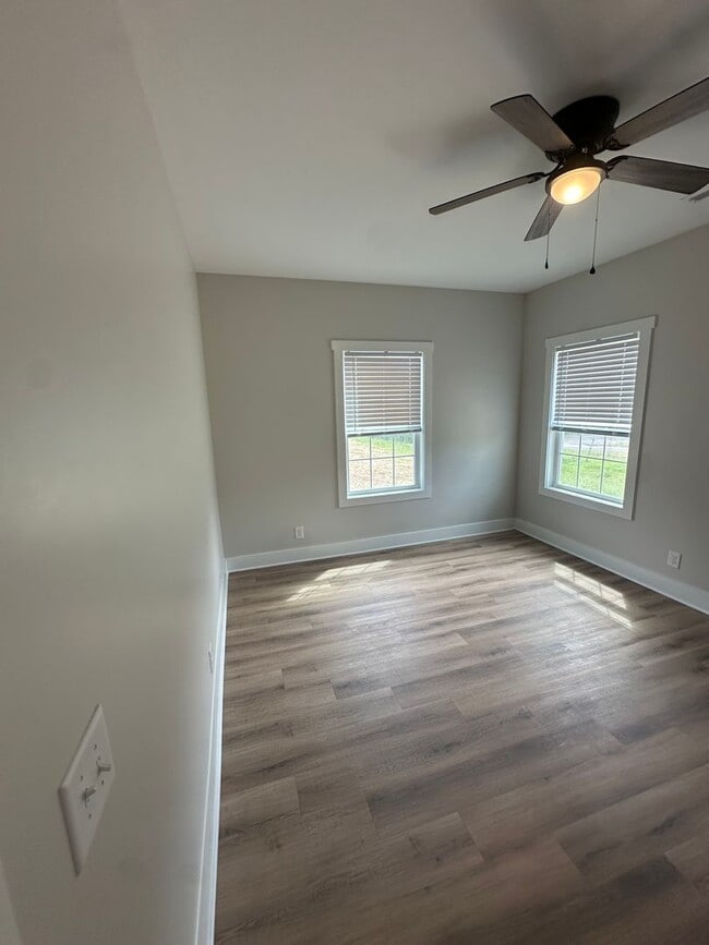 Building Photo - BRAND NEW 3 Bedroom Apartment in Shelbyville!