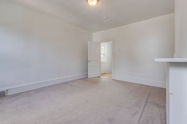 Building Photo - Available JULY 2026 - Renovated 3 Bedroom Home w/ Parking in Mt. Washington!