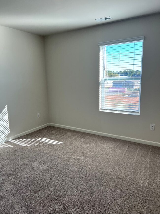 Building Photo - Brand New Three Bedroom Home In Sango