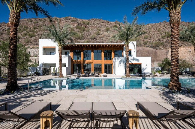 Building Photo - 6302 E Camelback Rd
