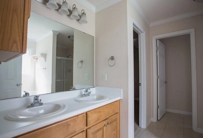 Building Photo - Southern Charm and Modern Comforts Await i...