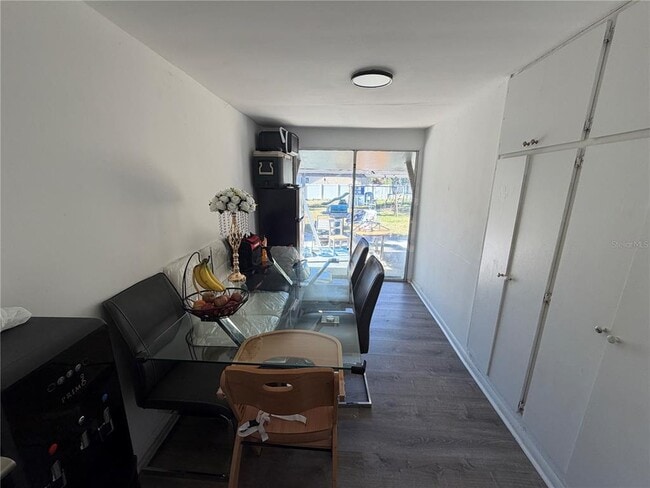 Building Photo - 10410 N Sassafras St