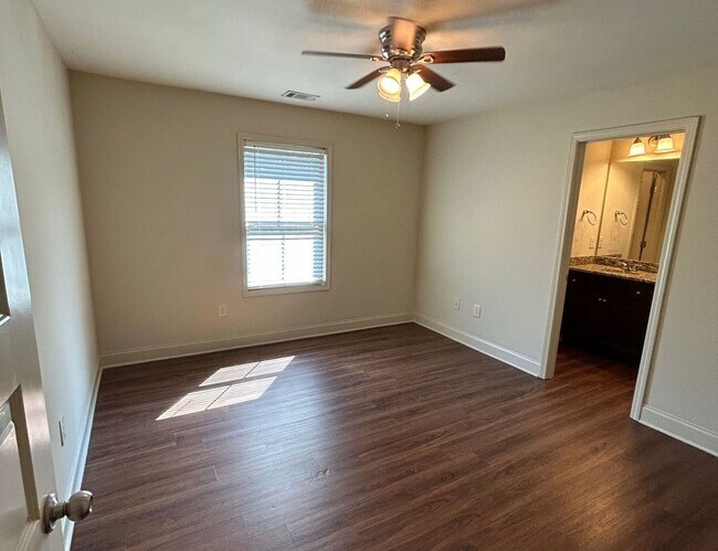 Building Photo - PRE-LEASING FOR AUGUST 2026!