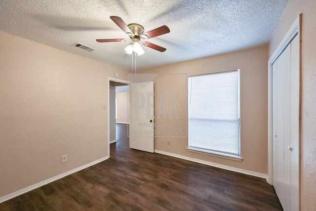 Building Photo - Affordable 2-Bedroom Duplex in Arlington –...