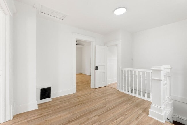 Building Photo - New Listing! 3 Bedroom House!