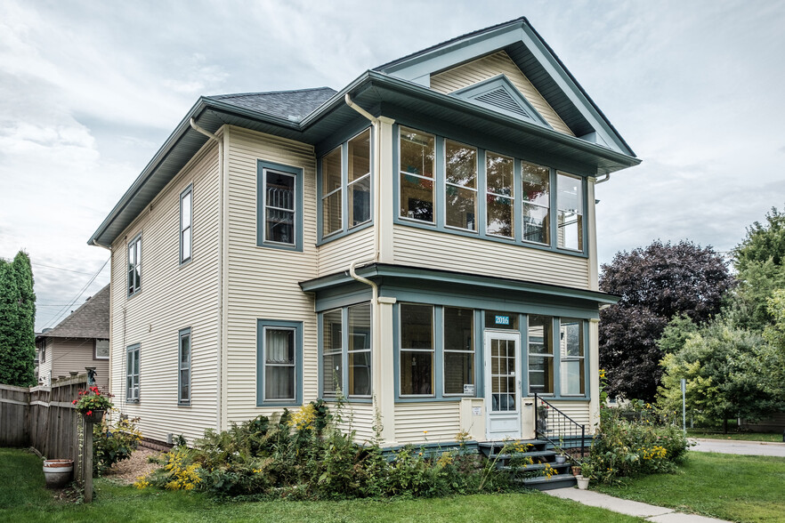 Front entrances and porches - 2016 Selby Ave