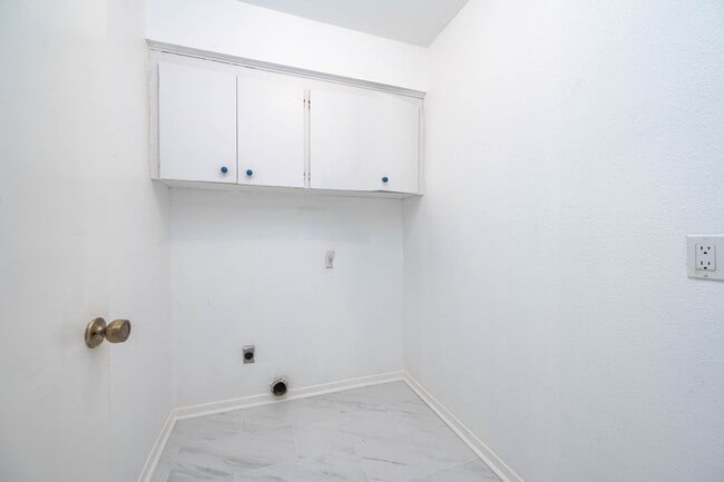 Building Photo - 4507 Medinah Pl