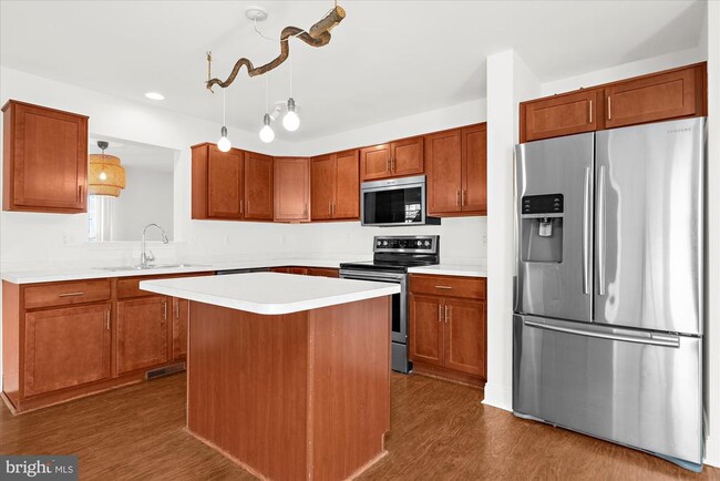 Building Photo - 105 N Yeingst Dr