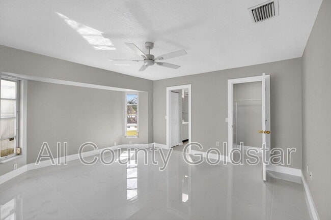 Building Photo - 18662 Arapahoe Cir