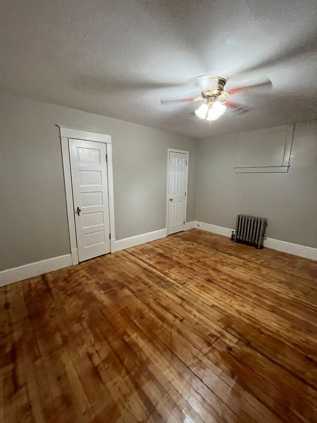 Building Photo - CONTRACT PENDING!! Spacious Apartment in M...