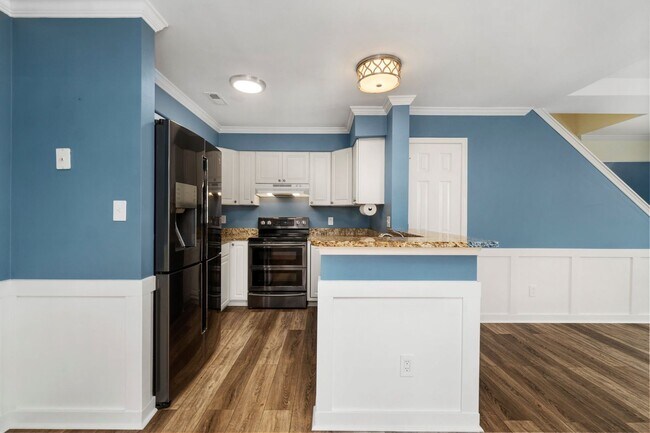 Building Photo - Yorktown Living