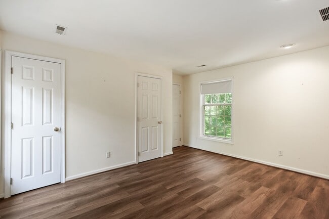 Building Photo - Unique 4BR Farmhouse with Modern Comfort o...