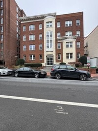 Building Photo - West End One Bedroom Apartment Available Now!