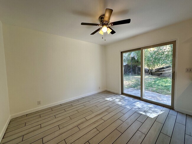 Building Photo - 9967 Electra Ln